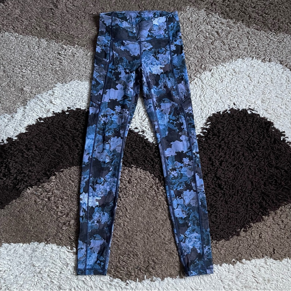 Lululemon Speed Up Tight Sz 2 *Full-On Luxtreme 28" In
Screen Camo Multi - Picture 4 of 8